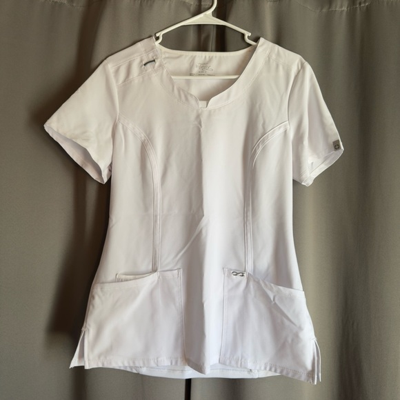 Cherokee Infinity Scrub Top - Picture 1 of 3